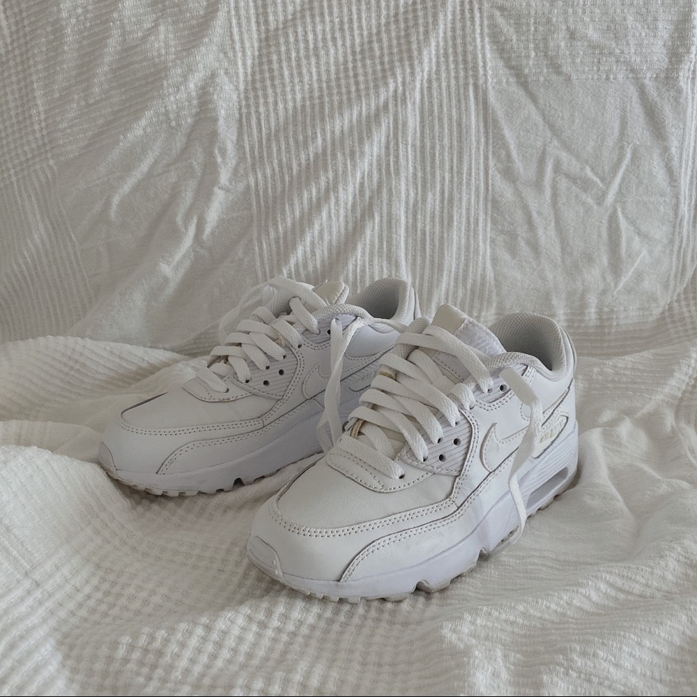 White Nike Air Max 90 Sneakers (LIKE NEW)